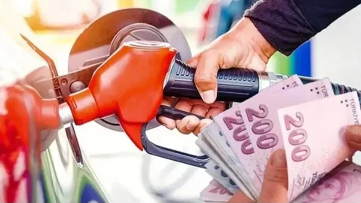 Araç Sahiplerine Uyarı: Benzine Yeni Zam Geliyor, Tarih Açıklandı
